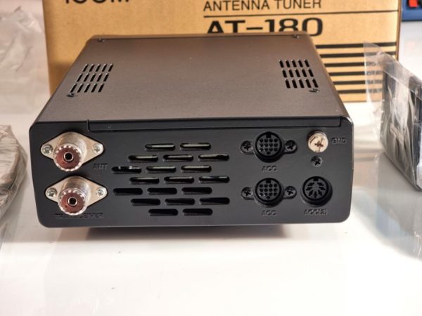 Icom AT-180 Automatic Antenna Tuner - Image 2