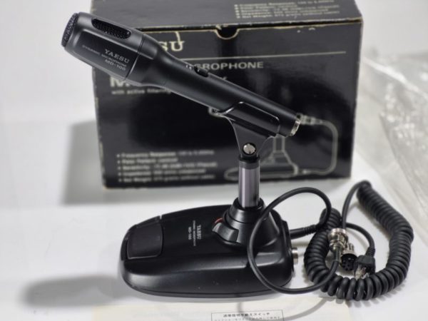 Yaesu MD-100A8X Dynamic Desktop Microphone - Image 4