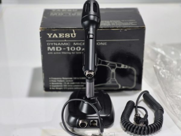 Yaesu MD-100A8X Dynamic Desktop Microphone - Image 3