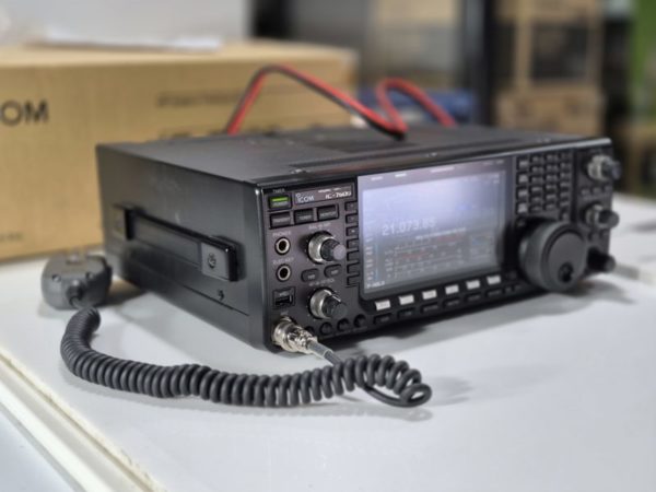 Icom IC-7600 HF All Mode Transceiver - Image 2