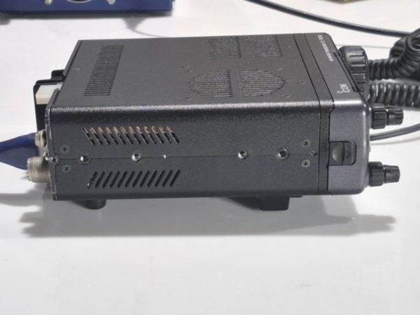 Icom IC-7000 HF/VHF/UHF All Mode Transceiver - Image 4