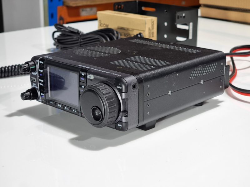 Icom IC-7000 HF/VHF/UHF All Mode Transceiver - Image 6